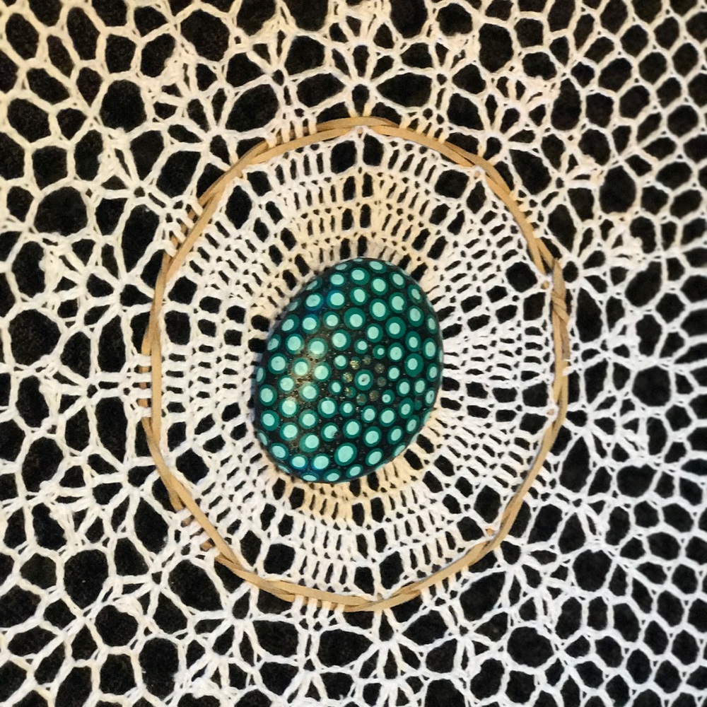 Hand painted stone - Picture 2 of 4
